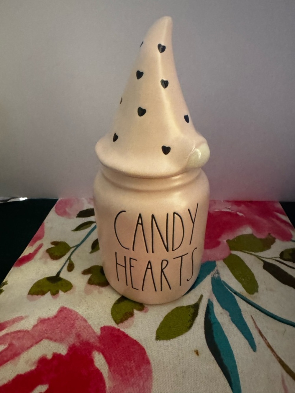 Rae Dunn CANDY HEARTS Gnome Topper Valentines Day Canister / Artisan Collection - Picture 1 of 13